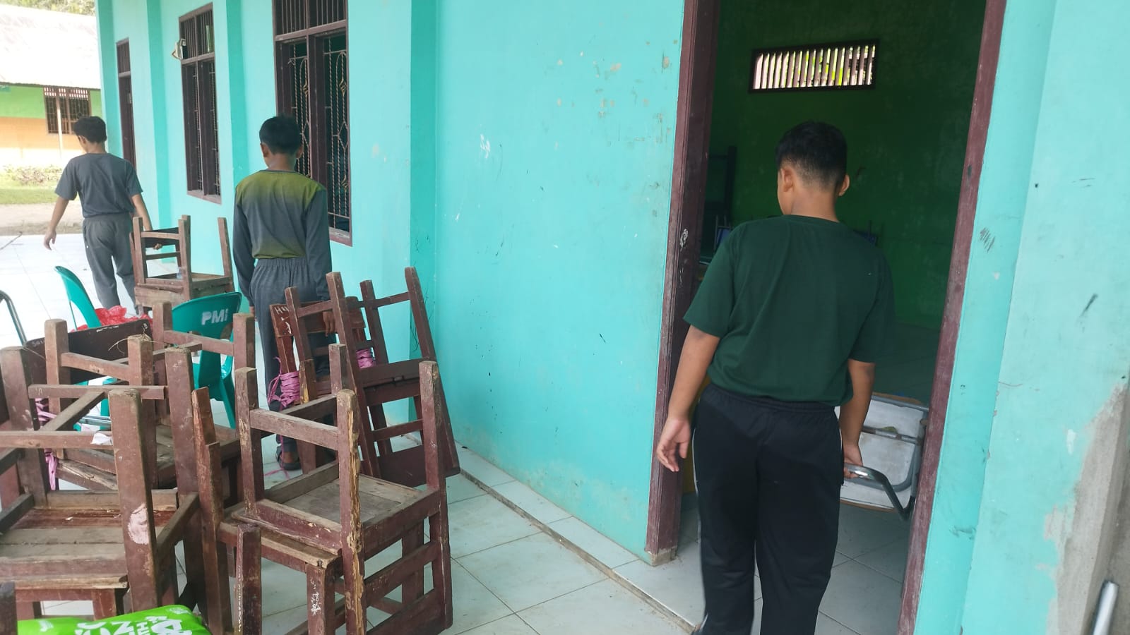 Pembersihan area pondok menjelang Ramadhan